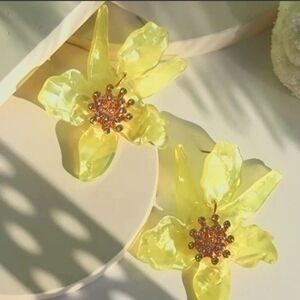 MODCLOTH ACRYLIC RHINESTONE FLORAL EARRINGS